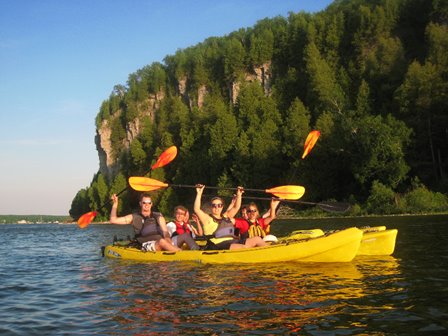 People on a kayak tour