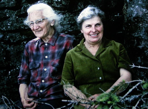 Historical photo of Emma Toft and Mertha Fulkerson