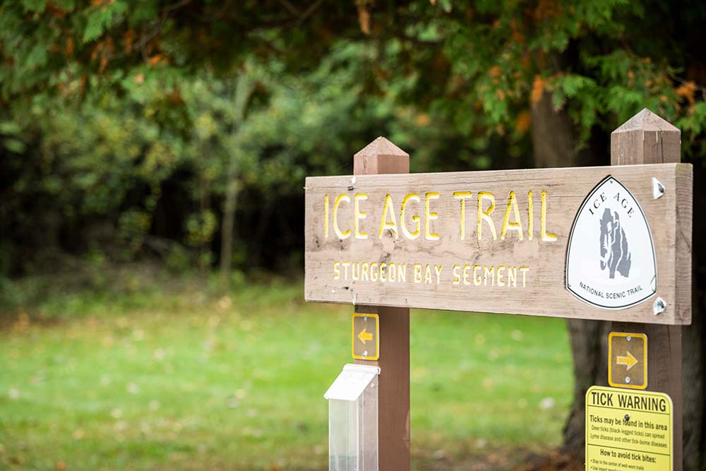 Closeup of the Ice Age trailhead with woods in the background