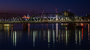 Community Visitor Centers Sturgeon Bay at night