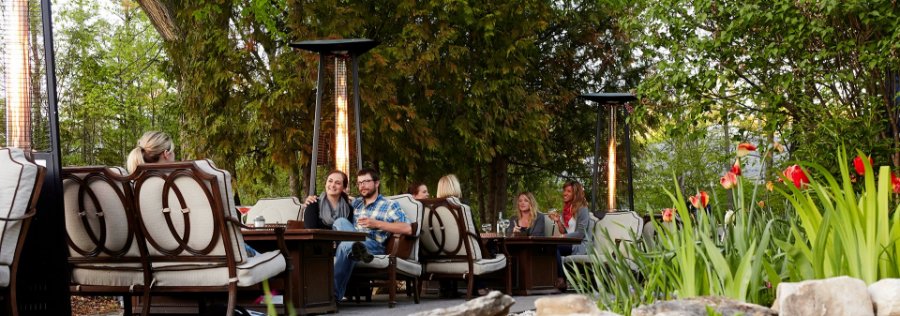Outdoor dining in Door County
