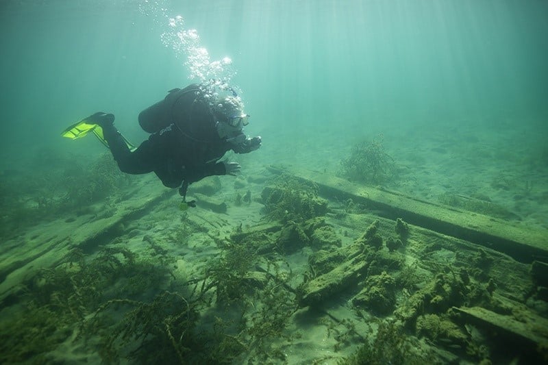Shipwrecks Divers exploring a shipwreck