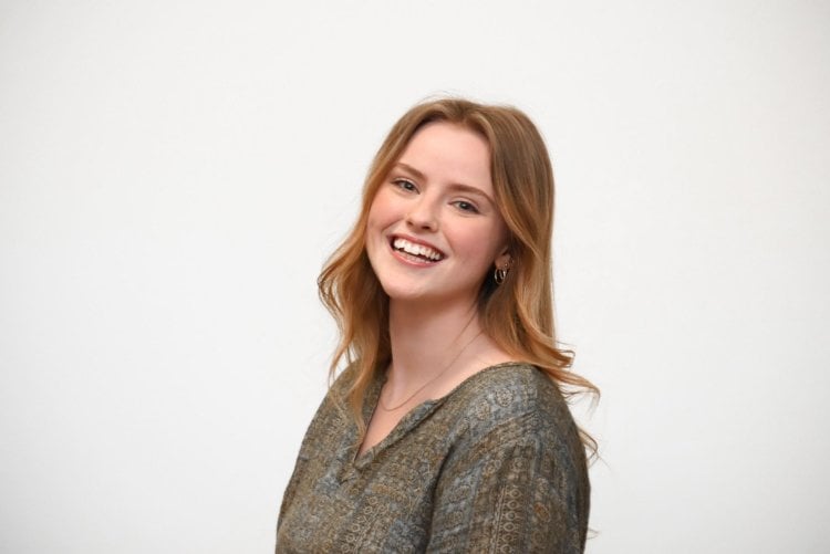 Headshot of Elizabeth Charney.