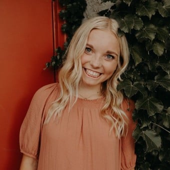 Headshot of Molly Nelson.